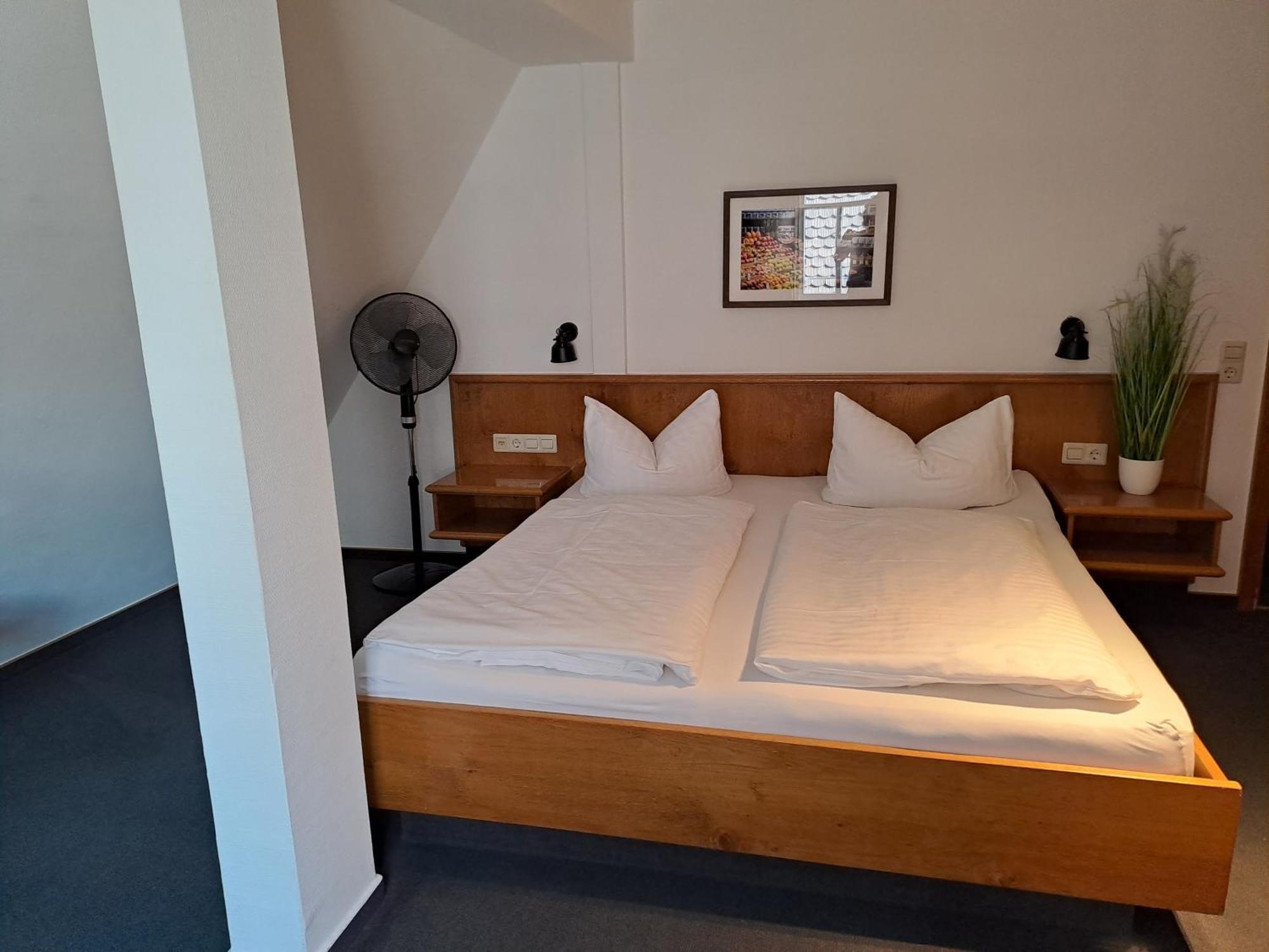 קירכהיים אונטר טק Stadthotel Waldhorn מראה חיצוני תמונה